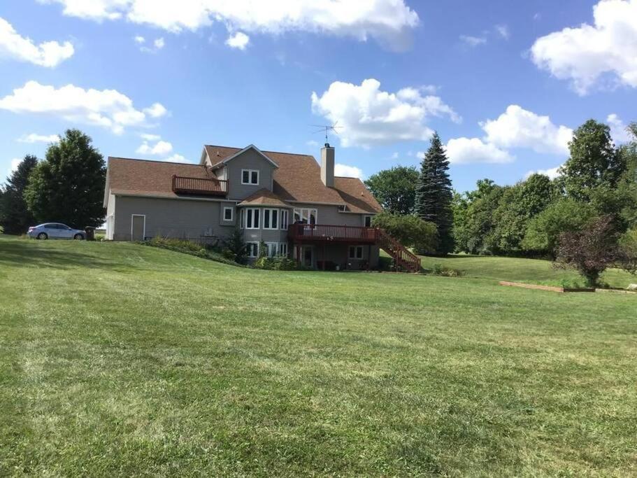 House On Grass Runway With Fly-In/Fly-Out Access Villa Tecumseh Екстериор снимка