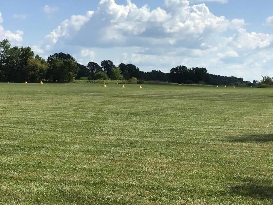House On Grass Runway With Fly-In/Fly-Out Access Villa Tecumseh Екстериор снимка